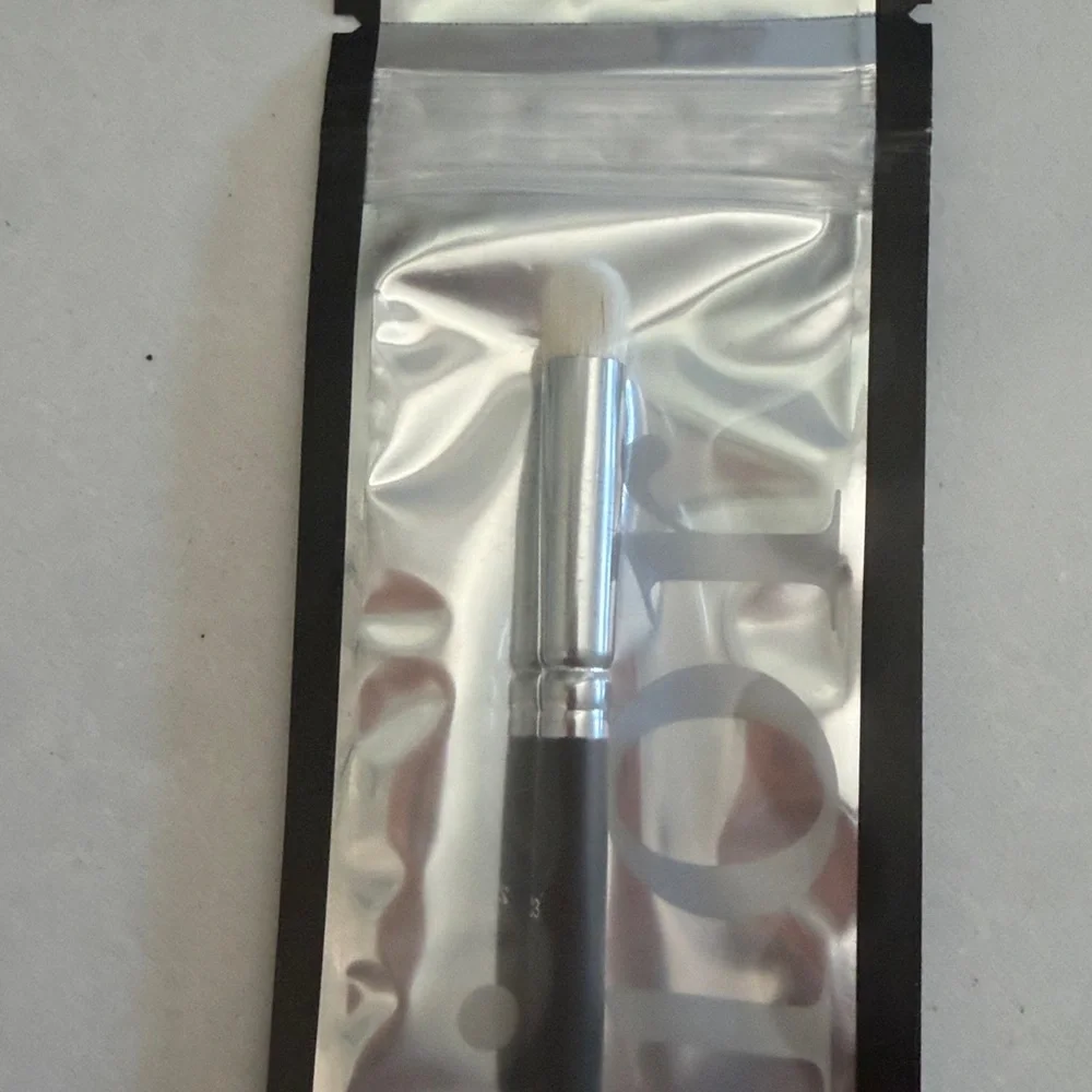 Dior Backstage Eyeshadow Blending brush
#23 - Picture 2 of 4